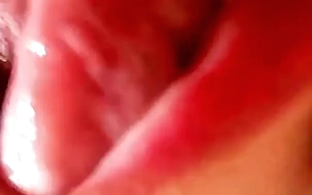 Arrombando o cuzinho da casada enquanto o corno tira um sono completo no red e sheer exclusivo