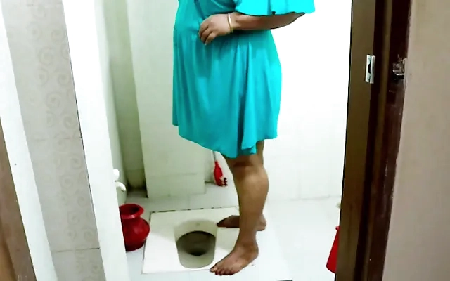 "Blindfolded Lonely Wife Confuses Thief For Her Husband ThatMylf - XVIDEOS.COM"
