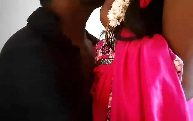 Esposa sendo fodida sem pena por um casal de amigos. Corno filmando e compartilhando a esposa novinha