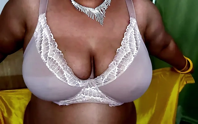 Indian Hot Pussy Fucking Asking To Cum Inside Her