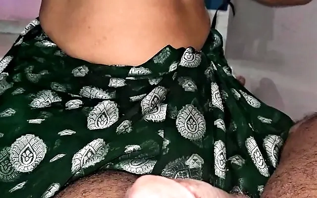 A milf fucked outdoor in the night