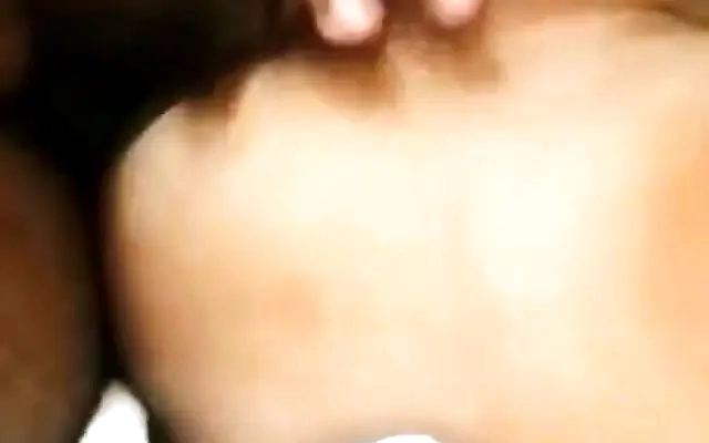 Ap&oacute;s uma grava&ccedil;&atilde;o profissional, vi essa loira fumando e bateu o tes&atilde;o , tive que foder ela na pele e gozar na boca da putinha