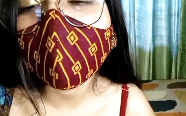 NOVINHA DA BUNDA GRANDE FUDENDO COM MEIO-IRM&Atilde;O