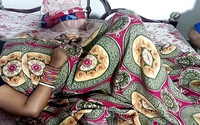 I caught my visitor fucking my wife in bed and she squirts on his bbc