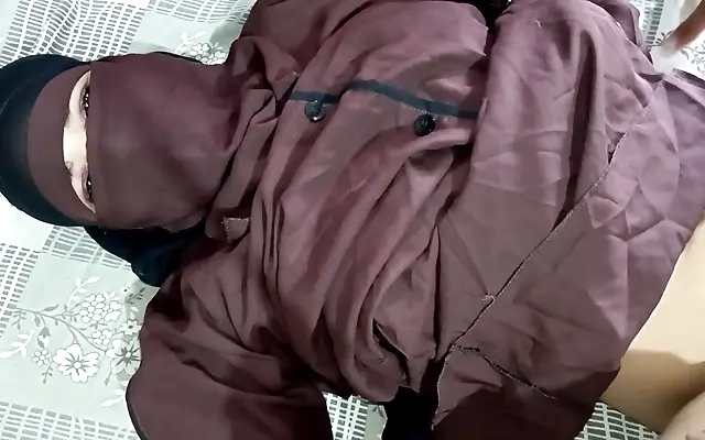 Busty Chinese girl Su Yutong fucks with a guy she likes.