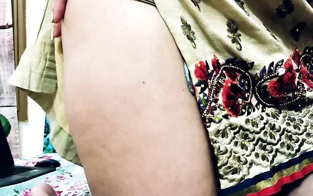 VERY CLOSE UP! ASS FUCKED, JERKED UP, PISSED CLEAN UNTIL SQUIRT!