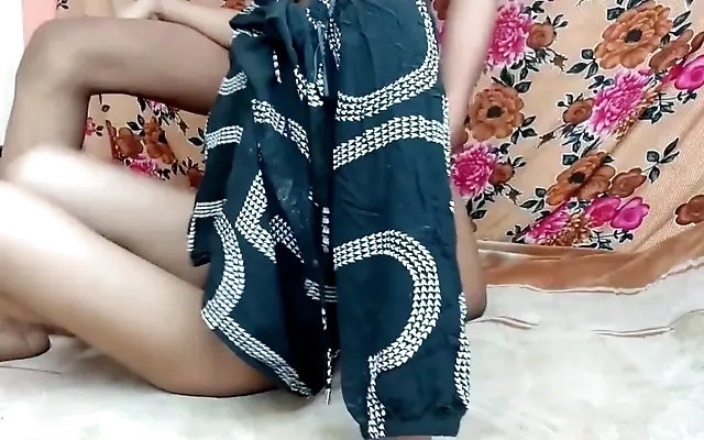 T&iacute;a mexicana India lamo su culo la follo de perrito y se masturba hasta llegar al squirts