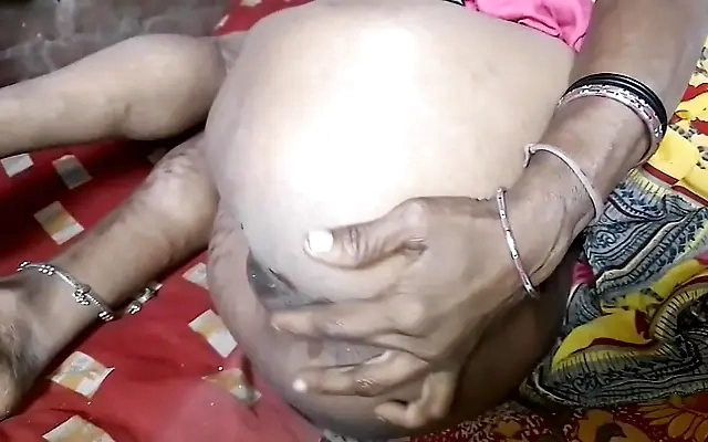 Desi debor ne khud ki bhabhi ka sath anal sex kr k muslim gaand chodaye ka maja liya