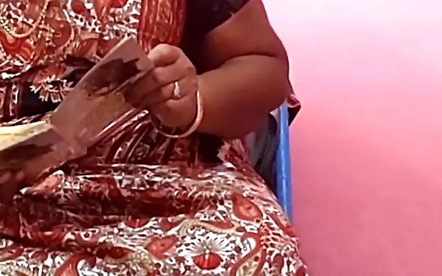 Madrastra se pone super cachonda por hijastro gran polla gorda en la ducha