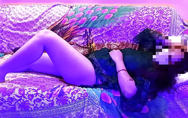 Indian desi bhabhi sex with Brinjal,Big Brinjal in the hairy pussy,She moarn wildly while I push Brinjal in her pussy